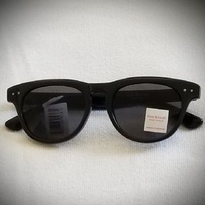 ISAAC MIZRAHI SUNGLASSES WAYFARER STYLE